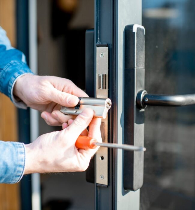 man-changing-core-of-a-door-lock.jpg